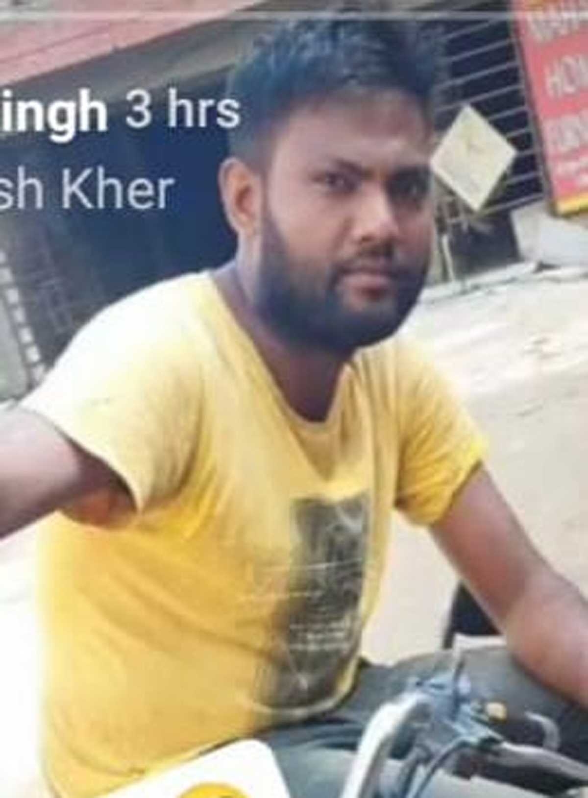 पिकअप में लदे टेंट का पाईप बाइक सवार के सीने में घुसा, मौके पर मौत